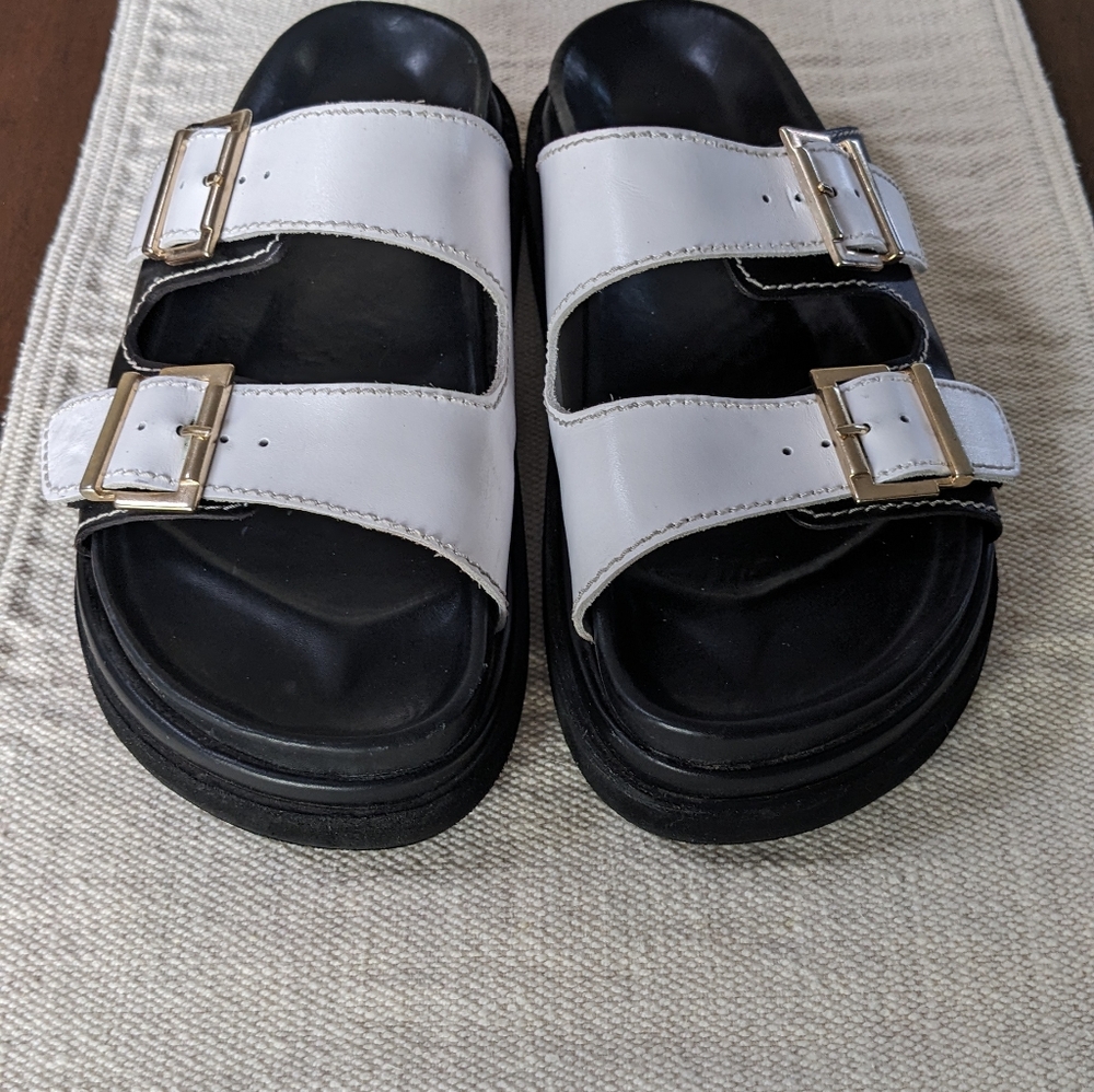 ALOHAS buckle strap black and white two tone sandal